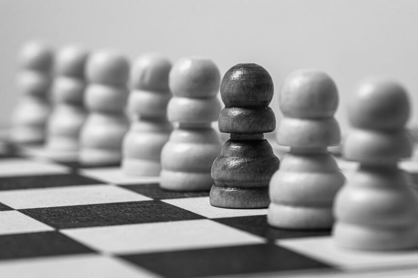 A Cohesive Team versus Heroic Individuals – Which is Better?