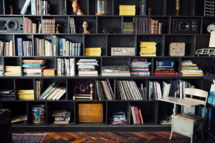 How to Gain Knowledge from the Online Community