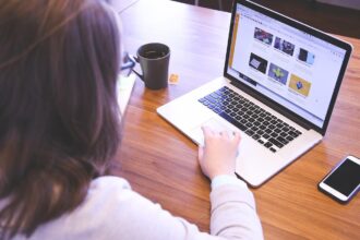 Cognitive Surplus and Social Business: Win-Win Strategy