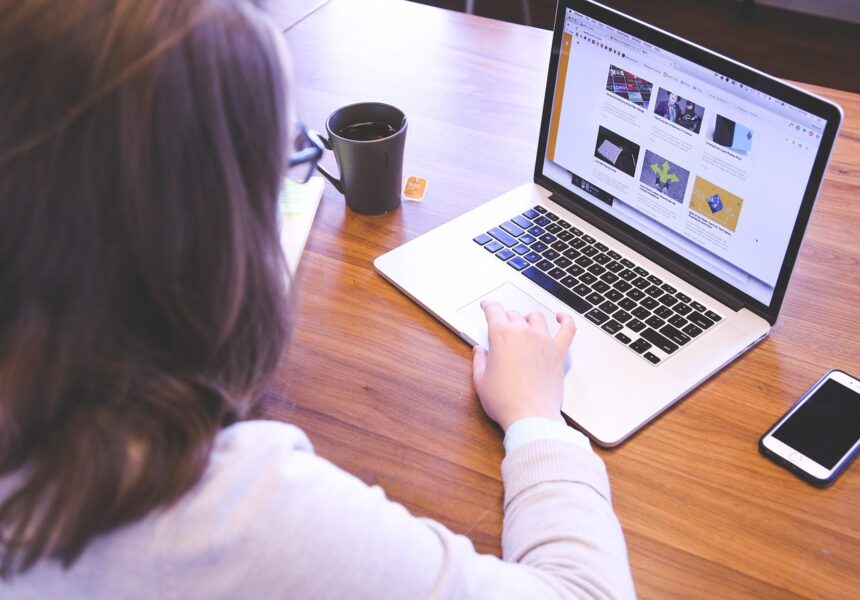 Cognitive Surplus and Social Business: Win-Win Strategy