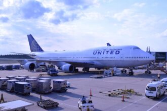 Data Quality by Example: Data Quality Airlines
