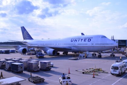 Data Quality by Example: Data Quality Airlines