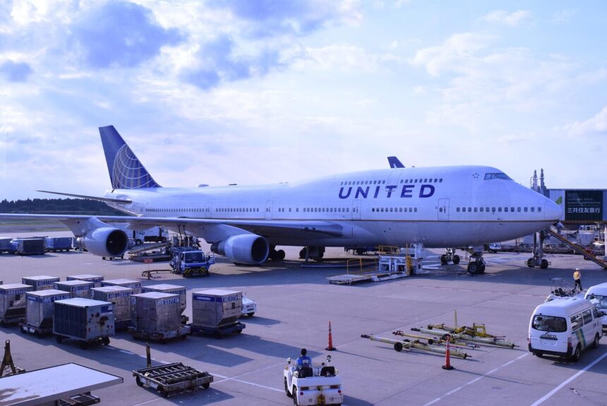 Data Quality by Example: Data Quality Airlines