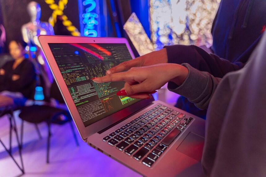 Daedalus, a cyber-attack alert visualization system (incredible video)