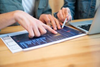 Solving Smith’s Dashboard Disdain: Reimagine BI communication with Collaborative BI