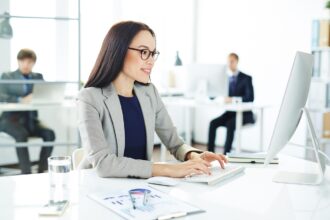 Outsourcing Analytics vs. DIY: Tips for Executives