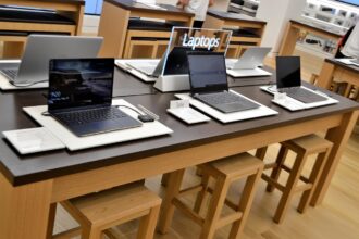 Why Migrating from Proprietary Software to Linux Is Cutting Costs for Ecommerce