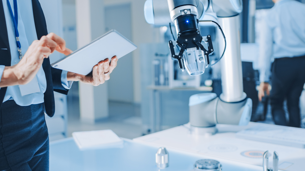 use AI to improve the manufacturing sector with augmented reality